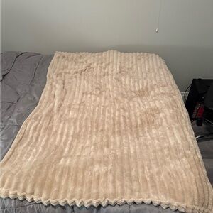 Luxurious Cream Ribbed Blanket
